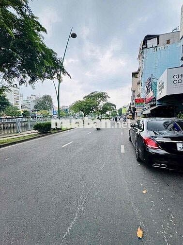 Quận 3, nhà 42m2, 3 tầng đúc 4PN, hẻm 5m xe hơi, Trường Sa - Lê Văn Sỹ