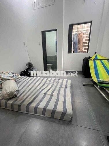 Quận 3, nhà 42m2, 3 tầng đúc 4PN, hẻm 5m xe hơi, Trường Sa - Lê Văn Sỹ