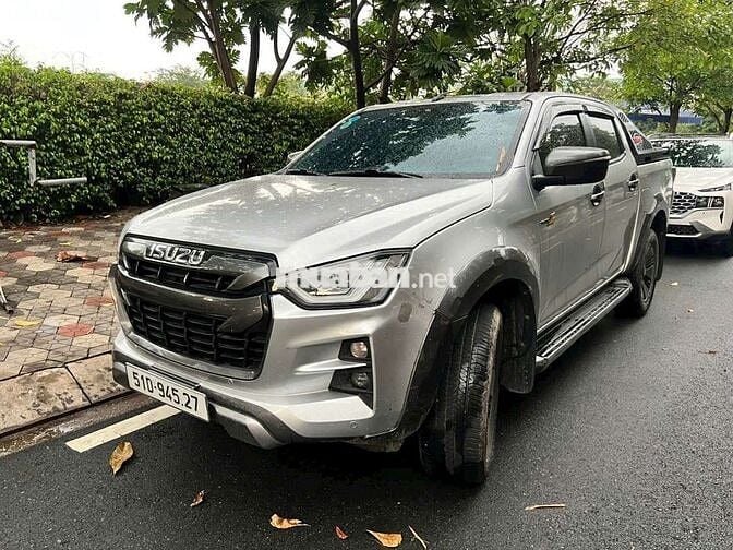 Dmax 2022 bản Type Z 2 cầu hiếm có khó tìm