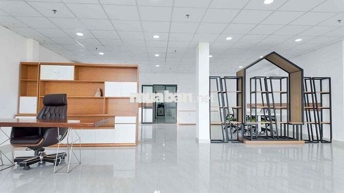 Cho thuê VP 120m2 Hai Bà Trưng full nội thất view cao thoáng mát