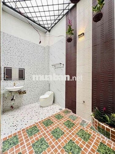 Nhà phố 5 tầng Tô Ký Quận 12. Dt 68m2 CN đủ. 4 PN + 5WC+ sân trước sau