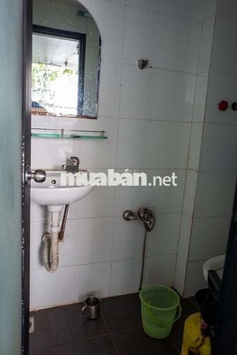 Cho thuê nhà hẻm Nhiêu Tâm gần chợ Hòa Bình, 100 m2