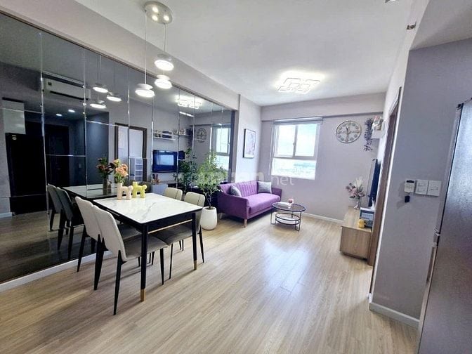 Bán căn hộ Imperial Place 2PN sổ hồng sẵn, đầy đủ nội thất.