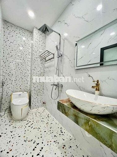 Nhà phố 5 tầng Tô Ký Quận 12. Dt 68m2 CN đủ. 4 PN + 5WC+ sân trước sau