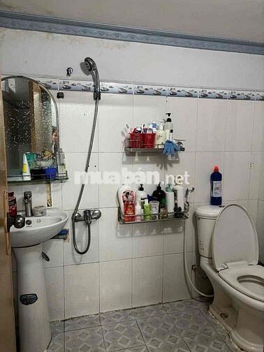 chị họ định cư qua mỹ nên bán nhà nhanh giá tốt