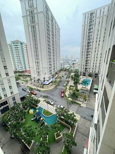Bán căn hộ Imperial Place 2PN sổ hồng sẵn, đầy đủ nội thất.
