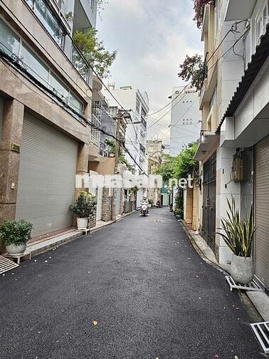 BÁN NHÀ GẦNHUỲNH VĂN BÁNH HẺM XE HƠI PHƯỜNG 11, PHÚ NHUẬN CHỈ 10,3 TỶ.