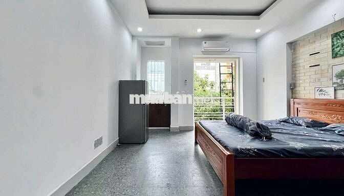 MỚI! STUDIO BAN CÔNG RỘNG, FULL NỘI THẤT GẦN NGÃ TƯ HÀNG XANH, ĐH GTVT