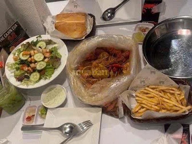 THE CAJUN CUA TUYỂN PHỤ BẾP + PHỤC VỤ