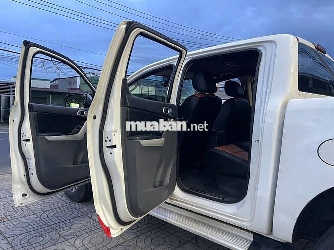 Mazda BT 50 2015 3.2L 4x4 AT - hai cầu đi vườn