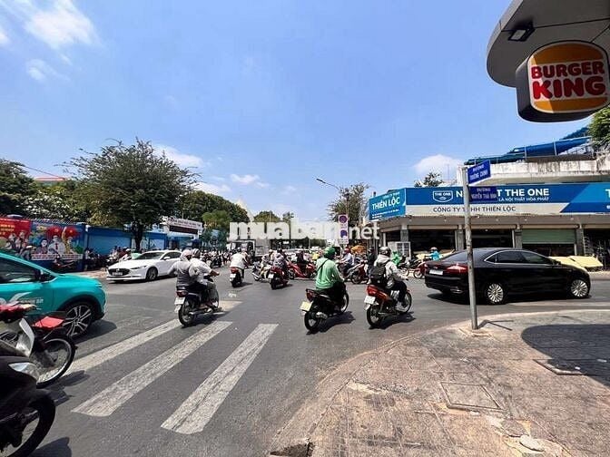 NHÀ MẶT TIỀN ĐƯỜNG KINH DOANH SẦM UẤT GẦN TRƯỜNG HỌC...