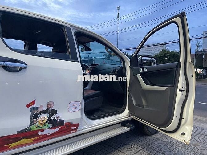 Mazda BT 50 2015 3.2L 4x4 AT - hai cầu đi vườn