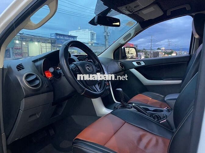 Mazda BT 50 2015 3.2L 4x4 AT - hai cầu đi vườn