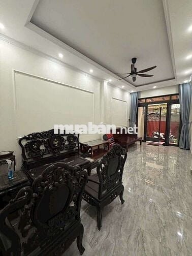 Bán nhà Dân Xây Nguyễn Văn Cừ, DT Rộng Giá Rẽ, Trung Tâm Long Biên.