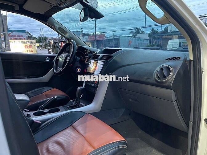 Mazda BT 50 2015 3.2L 4x4 AT - hai cầu đi vườn