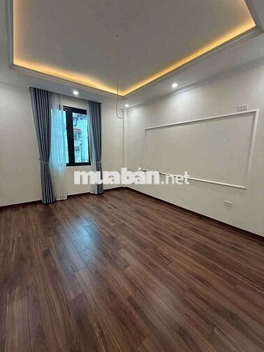 Bán nhà Dân Xây Nguyễn Văn Cừ, DT Rộng Giá Rẽ, Trung Tâm Long Biên.