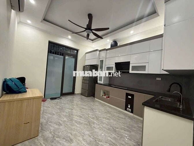 Bán nhà Dân Xây Nguyễn Văn Cừ, DT Rộng Giá Rẽ, Trung Tâm Long Biên.