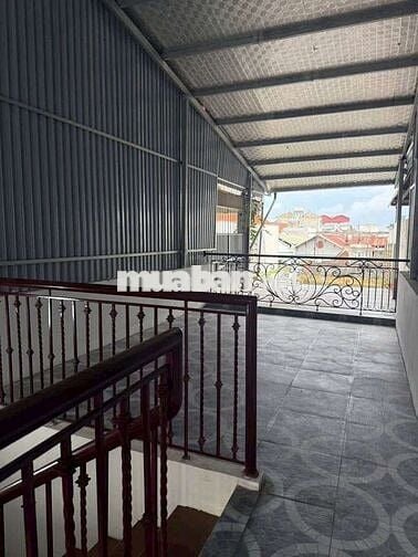 Bán nhà Dân Xây Nguyễn Văn Cừ, DT Rộng Giá Rẽ, Trung Tâm Long Biên.