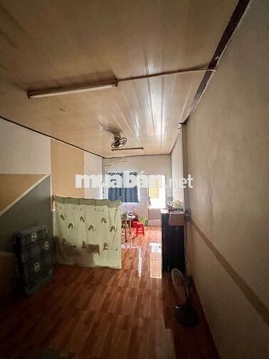 NHÀ MẶT TIỀN ĐƯỜNG KINH DOANH SẦM UẤT GẦN TRƯỜNG HỌC...