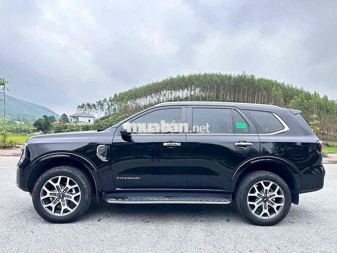 Chính chủ mua từ mới cần bán ev titanium 4x4 2024