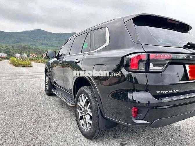 Chính chủ mua từ mới cần bán ev titanium 4x4 2024