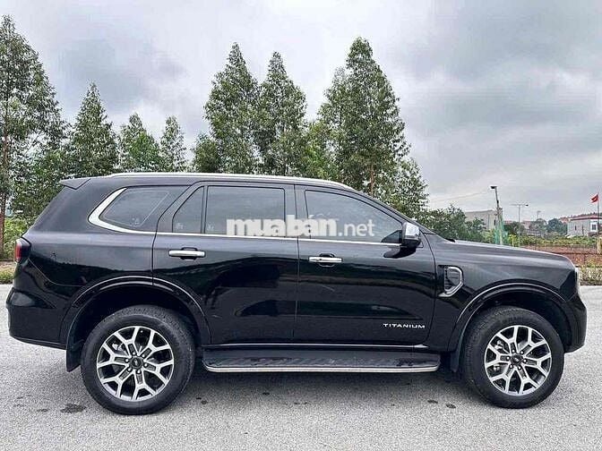 Chính chủ mua từ mới cần bán ev titanium 4x4 2024