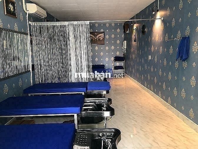 Cần tuyển Nữ thợ phụ tóc Nam, cạo mặt, ráy tai, gội đầu, Lương 15tr