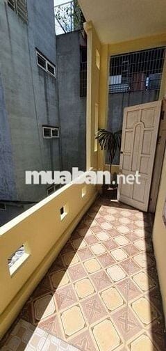 NHÀ NGUYÊN CĂN –GẦN HỒ SINH THÁI 🌿
: 70m²/sàn x 3 tầng  6,45 tr/ th