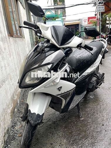 Dư Xe NoVo 4 Trắng Đen