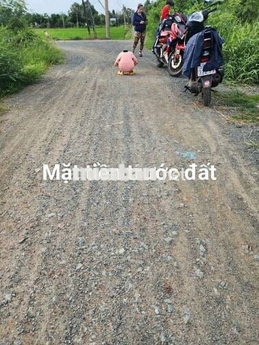 BAN ĐAT 2 MAT TIEN GTNT...2 OTO TRANH NHAU.