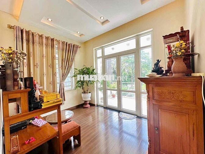 Bán Căn Biệt Thự Vĩnh Điềm Trung Đối Diện Công Viên