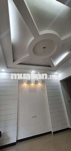 NHÀ NGUYÊN CĂN –GẦN HỒ SINH THÁI 🌿
: 70m²/sàn x 3 tầng  6,45 tr/ th