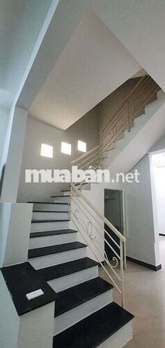 NHÀ NGUYÊN CĂN –GẦN HỒ SINH THÁI 🌿
: 70m²/sàn x 3 tầng  6,45 tr/ th