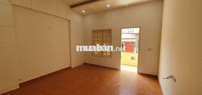 NHÀ NGUYÊN CĂN –GẦN HỒ SINH THÁI 🌿
: 70m²/sàn x 3 tầng  6,45 tr/ th