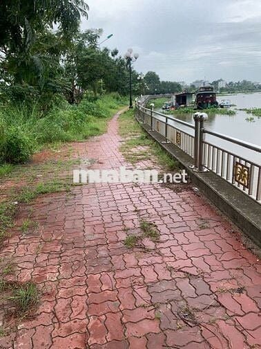 Mt đường 11 dt 114m2. View sông sát vạn phúc. Sieu hiếm HBP gia 8,2 ty