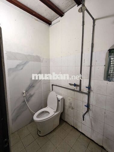 Cho thuê nhà nguyên căn, có gác.