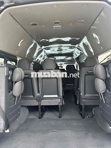 cần bán Toyota Hiace 2016 chính chủ