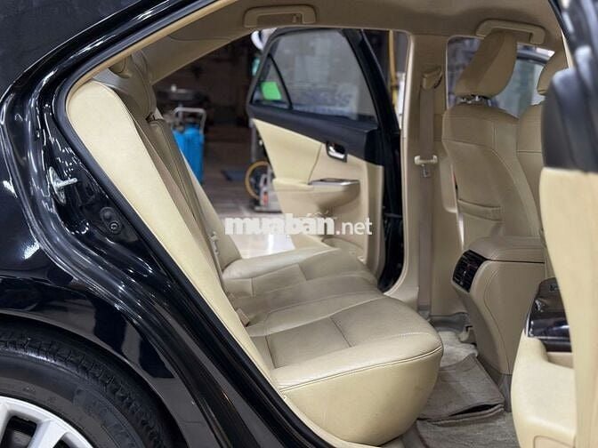 Camry 2.0E 2017 cao cấp -xe tại hãng(GIÁ CÒN GIẢM)