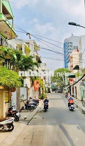 Cho thuê nhà Góc 2 MT Nguyễn Hiền, P4, Q3, 5x8m T+3L+3Pn+3WC - 27Tr