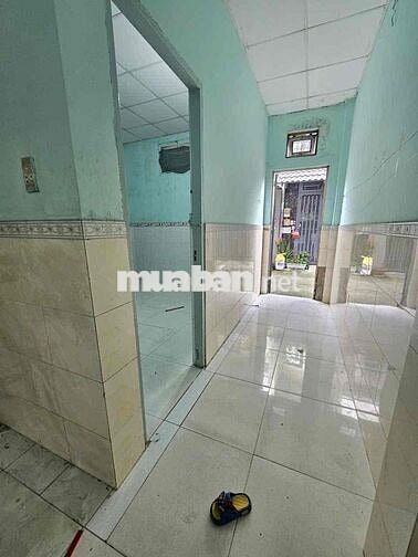 Cho thuê nhà 5tr/ tháng.  DT: 5m x 17m 1PN + gác lửng 1WC.  Đường 1A,