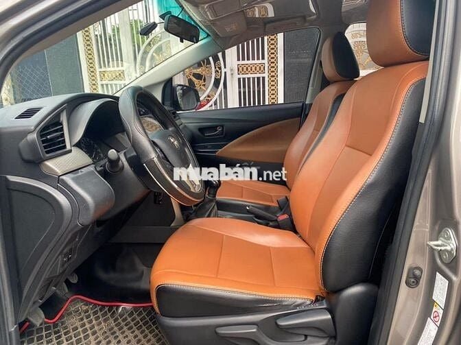 Toyota Innova 2019 2.0E - 158000 km