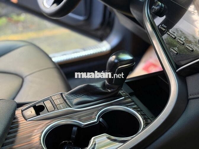 Camry 2.5Q 2019 nhập Thái - xe hãng (GIÁ CÒN GIẢM)