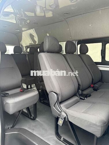 cần bán Toyota Hiace 2016 chính chủ