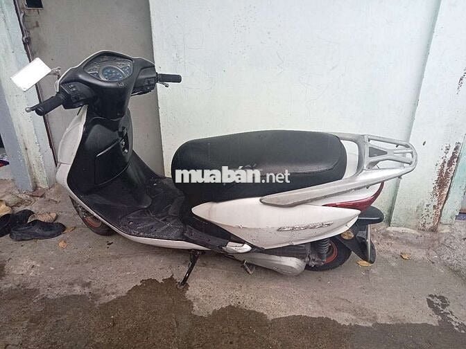 Xe Honda lead , xe chạy êm, ko hao xăng.