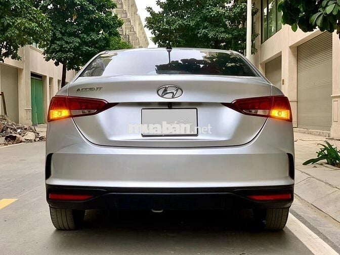 Hyundai Accent 2023 số sàn màu xám bạc