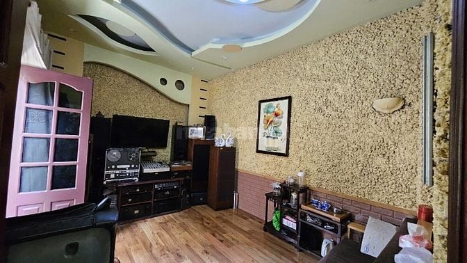 Bán nhà ngõ 5 tầng gần hồ ba mẫu 