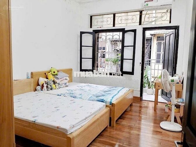 BÁN NHÀ 3 TẦNG ĐẸP 2 MẶT NGÕ THOÁNG, SỔ ĐỎ CHÍNH CHỦ, KHÔNG TRANH CHẤP