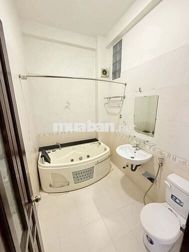 Phòng 30m2 có ban công, đường Lý Chiêu Hoàng