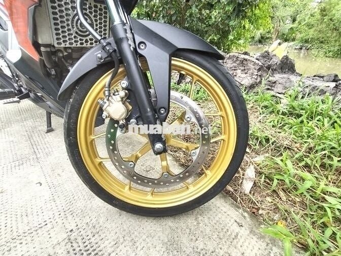 Nhà dư không sử dụng bán xe