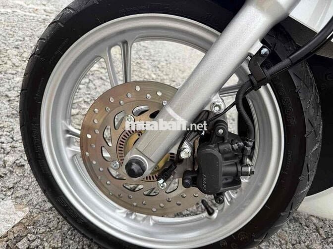 SH 125 abs đăng kí 7/2025 còn thơm mùi xe mới.